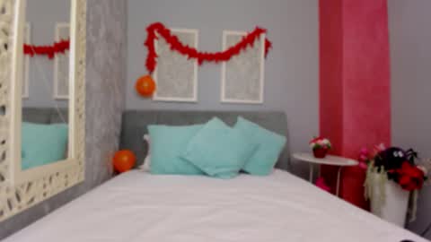 Snapshot of mira_glow chatting on 11.12.25 Mira online show from 11.12.25