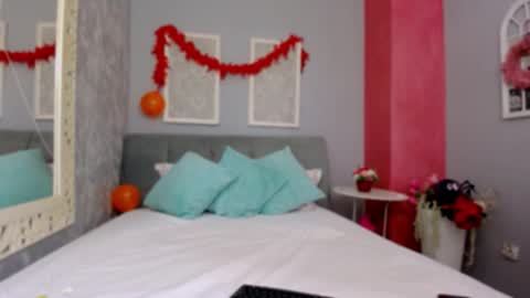 Snapshot of mira_glow chatting on 11.19.25 Mira online show from 11.19.25