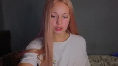 Snapshot of mirahardmanxx chatting on 10.12.25 Happy New Year online show from 10.12.25