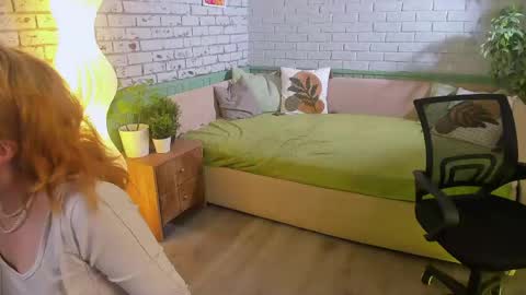 Snapshot of miraiaki chatting on 04.29.26 Aki online show from 04.29.26