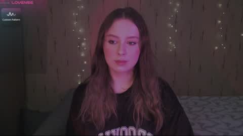 Snapshot of miranadevl chatting on 02.08.25 Kira online show from 02.08.25