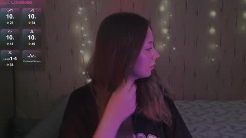 Snapshot of miranadevl chatting on 02.22.25 Kira online show from 02.22.25