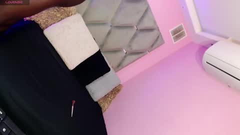 Snapshot of mirandaacollins chatting on 11.08.25 mirandaacollins online show from 11.08.25