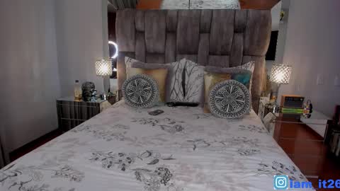 Snapshot of mirandacollins_ chatting on 11.05.25 Miranda online show from 11.05.25