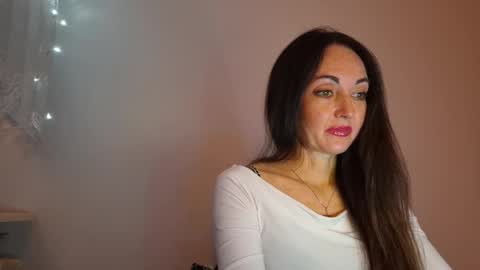 Snapshot of mirelisse chatting on 05.18.26 Christina online show from 05.18.26