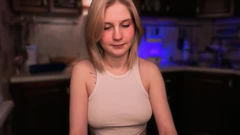 Snapshot of mirrameow chatting on 11.18.25 Mira online show from 11.18.25