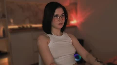 Snapshot of mirrameow chatting on 05.24.26 Mira online show from 05.24.26