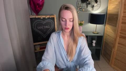 Snapshot of mishapallmer chatting on 10.02.25 mishapallmer online show from 10.02.25