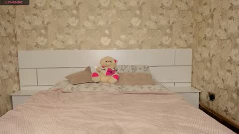 Snapshot of mishapallmer chatting on 11.23.25 mishapallmer online show from 11.23.25