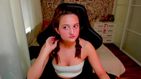 Snapshot of mishel_a_mur chatting on 05.25.26 mishel_a_mur online show from 05.25.26