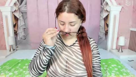 Snapshot of mishell_lovely chatting on 09.10.25 Mishell online show from 09.10.25