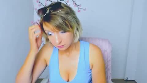 Snapshot of mishelle_blondie chatting on 07.17.26 Mishelle online show from 07.17.26
