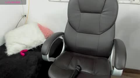 Snapshot of mishka__ chatting on 02.14.26 Mishka online show from 02.14.26