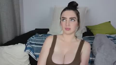 Snapshot of mishymoon chatting on 02.24.26 Elora online show from 02.24.26