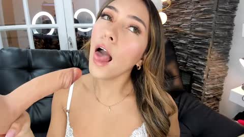 Zoe online show from 12.04.24