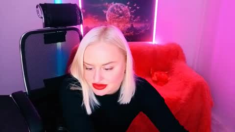 Snapshot of miss_alice_silver chatting on 09.29.25 miss_alice_silver online show from 09.29.25