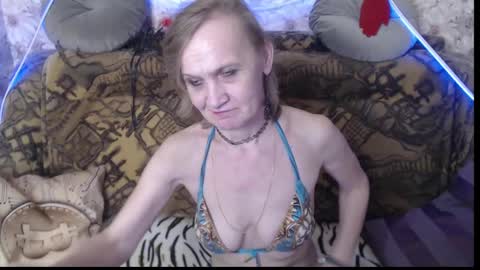 Snapshot of miss_bekker chatting on 12.02.24 ask me online show from 12.02.24