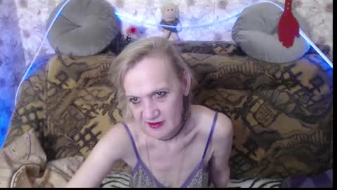 Snapshot of miss_bekker chatting on 12.12.24 ask me online show from 12.12.24