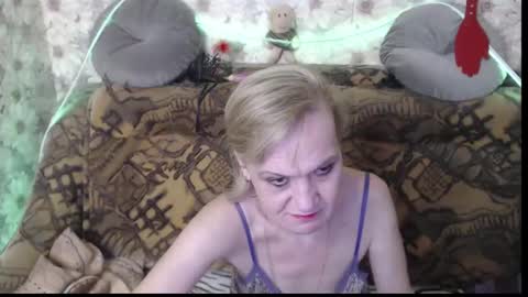 Snapshot of miss_bekker chatting on 12.12.24 ask me online show from 12.12.24