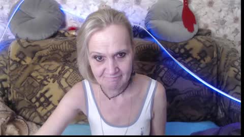 Snapshot of miss_bekker chatting on 12.16.24 ask me online show from 12.16.24