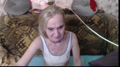 Snapshot of miss_bekker chatting on 12.17.24 ask me online show from 12.17.24