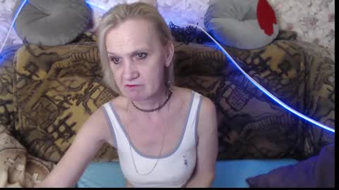 Snapshot of miss_bekker chatting on 12.17.24 ask me online show from 12.17.24