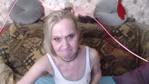Snapshot of miss_bekker chatting on 12.17.24 ask me online show from 12.17.24