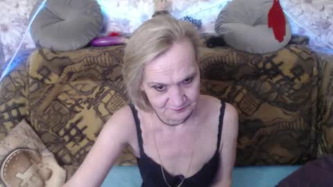 Snapshot of miss_bekker chatting on 12.20.24 ask me online show from 12.20.24