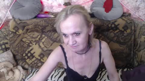 Snapshot of miss_bekker chatting on 12.31.24 ask me online show from 12.31.24