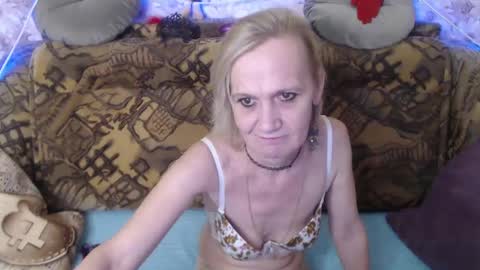 Snapshot of miss_bekker chatting on 01.01.25 ask me online show from 01.01.25