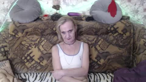 Snapshot of miss_bekker chatting on 01.11.25 ask me online show from 01.11.25