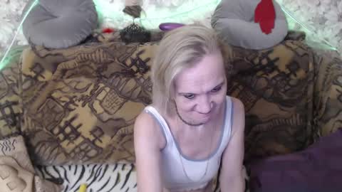 Snapshot of miss_bekker chatting on 01.12.25 ask me online show from 01.12.25