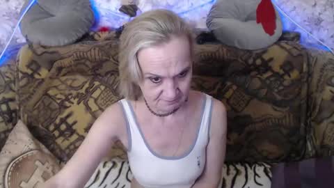 Snapshot of miss_bekker chatting on 01.19.25 ask me online show from 01.19.25
