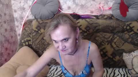 Snapshot of miss_bekker chatting on 09.11.25 ask me online show from 09.11.25