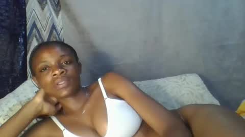 Snapshot of miss_belllo chatting on 02.19.25 miss_belllo online show from 02.19.25