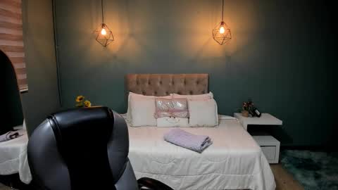 Snapshot of miss_cataleya__ chatting on 11.25.25 Cataleya online show from 11.25.25