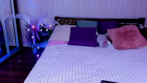 Snapshot of miss_elias chatting on 12.21.24 Elia online show from 12.21.24