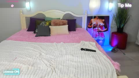 Snapshot of miss_elias chatting on 02.07.25 Elia online show from 02.07.25