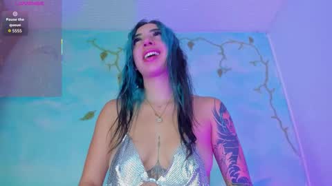 Snapshot of miss_evans_ chatting on 11.11.25 miss_evans_ online show from 11.11.25