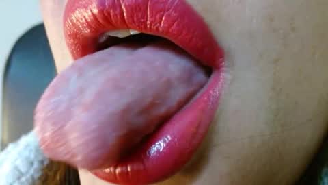 Miss Evoleth online show from 12.22.25