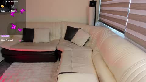 Snapshot of miss_ginebra_1 chatting on 02.12.25 insta online show from 02.12.25