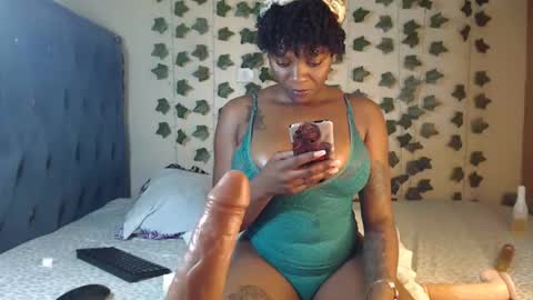 miss_kiiki online show from 12.05.24