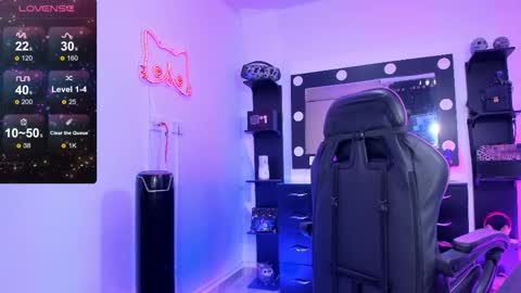 Snapshot of miss_kittyn chatting on 10.31.25 Miss Kittyn online show from 10.31.25