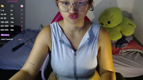 Snapshot of miss_ly_ chatting on 05.17.26 ly independent model online show from 05.17.26