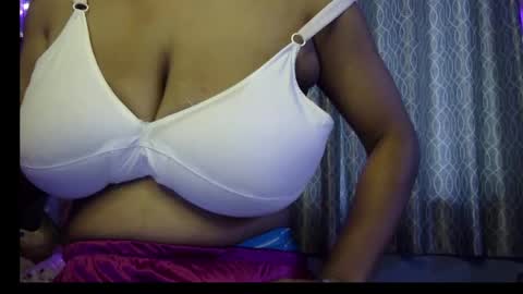 Snapshot of miss_mahi69 chatting on 05.24.26 Mahi online show from 05.24.26
