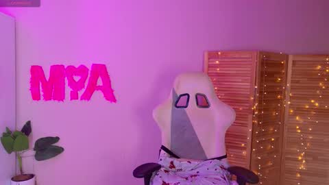 Snapshot of miss_mia_meow chatting on 09.18.25 Mamma Mia online show from 09.18.25