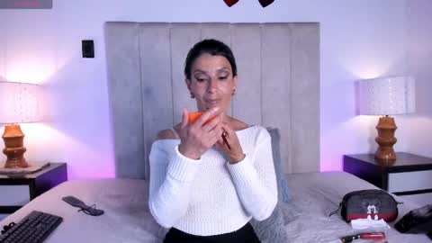 Snapshot of miss_milf_ chatting on 05.06.26 miss_milf_ online show from 05.06.26