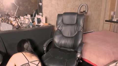 Leya online show from 10.31.25