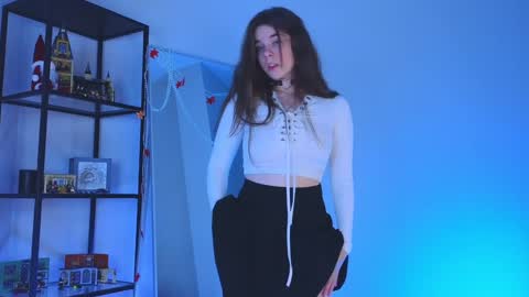 Spider girl Help me reach 10 likes online show from 12.28.24