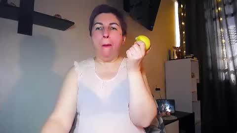 Snapshot of miss_tasha_kom chatting on 02.19.25 miss_tasha_kom online show from 02.19.25